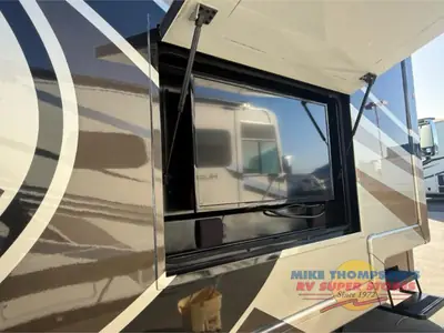 2014 Thor Motor Coach Tuscany XTE photo 4