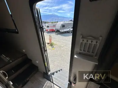 2019 Keystone Montana 3855BR photo 35