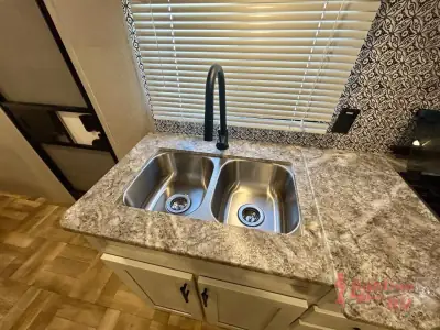 2022 Shasta Shasta 26DB photo 11