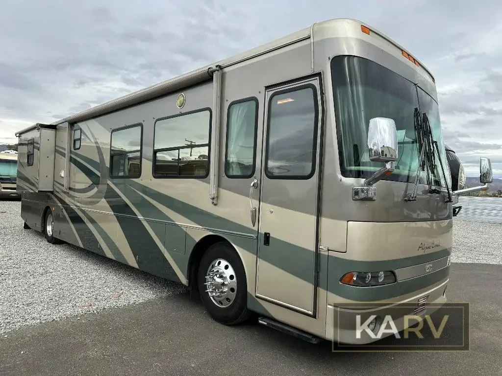 2003 Western Alpine Coach 40FD exterior