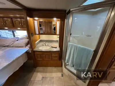 2007 Country Coach Intrigue 530 45 Jubilee Opt B photo 18