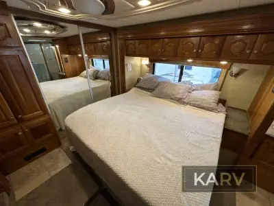 2007 Country Coach Intrigue 530 45 Jubilee Opt B photo 20