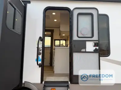 2026 Coachmen Northern Spirit Ultra Lite 2975RL photo 12