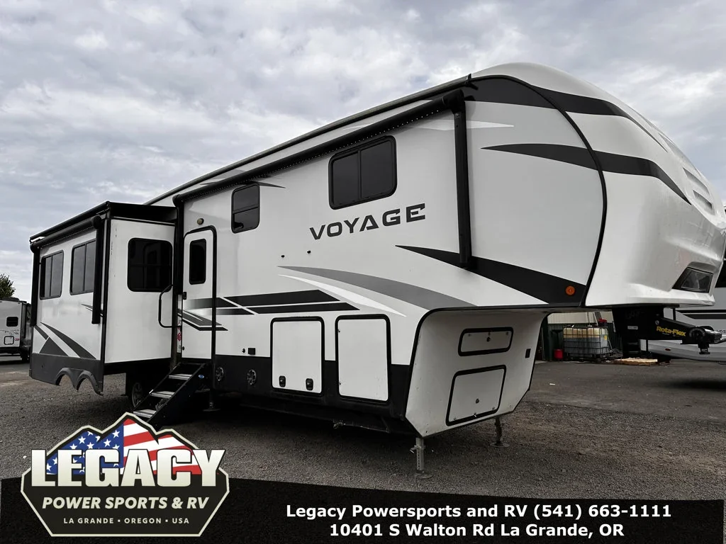 2021 Winnebago VOYAGE 3134RL exterior