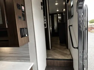 2021 Winnebago VOYAGE 3134RL photo 17