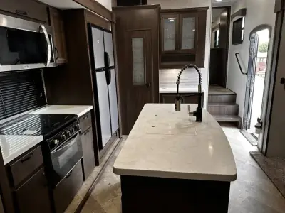 2021 Winnebago VOYAGE 3134RL photo 10
