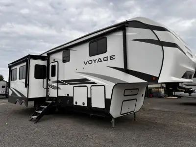 2021 Winnebago VOYAGE 3134RL photo 3