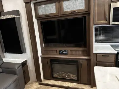 2021 Winnebago VOYAGE 3134RL photo 7