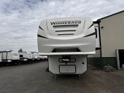 2021 Winnebago VOYAGE 3134RL photo 2