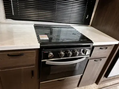 2021 Winnebago VOYAGE 3134RL photo 11