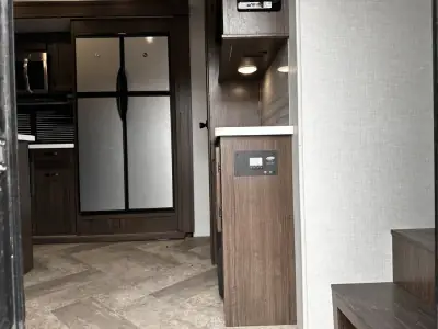 2021 Winnebago VOYAGE 3134RL photo 5