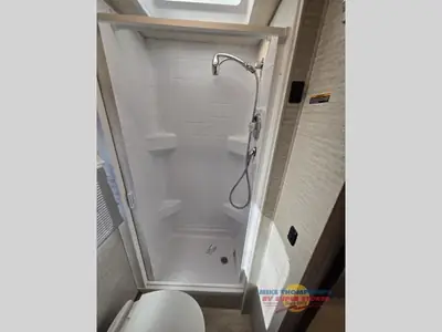 2021 Winnebago Navion photo 18