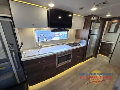 2021 Winnebago Navion photo 15