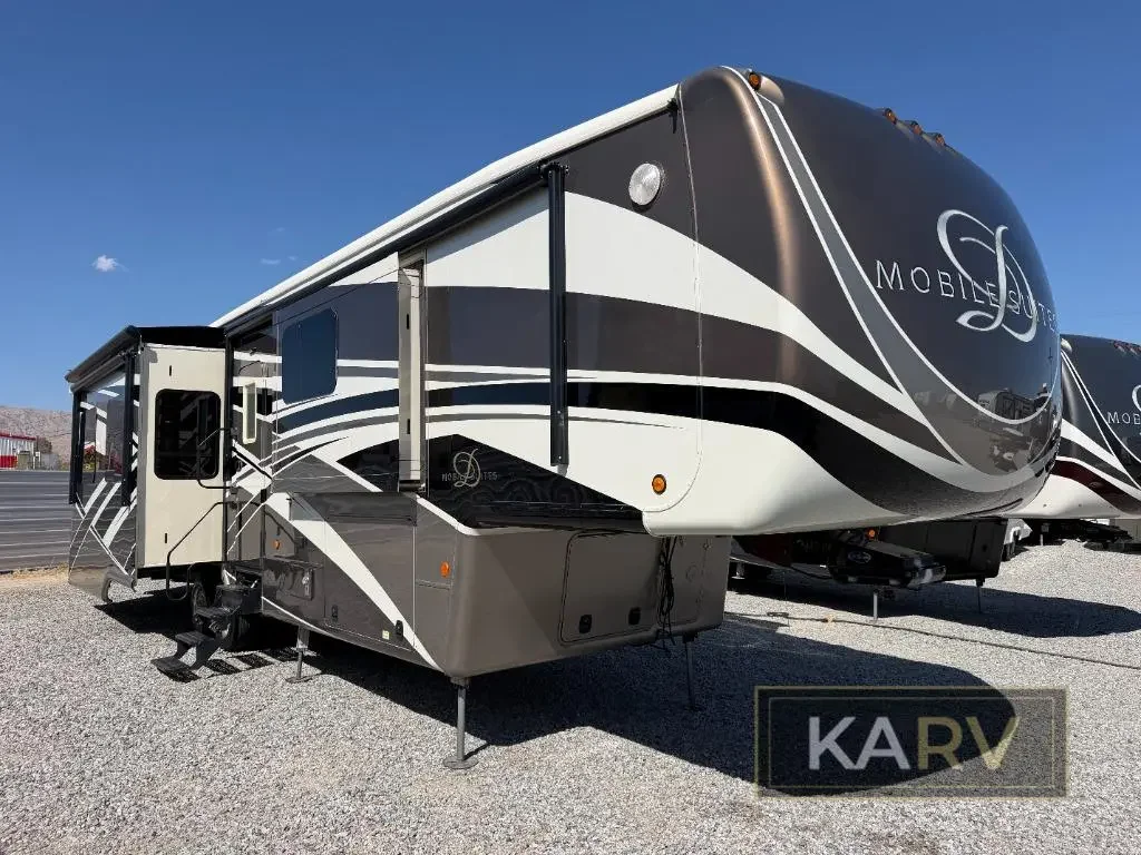 2017 Drv Mobile Suites 39 DBRS3 exterior