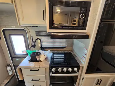 2023 Thor Motor Coach FOUR WINDS 22E photo 23