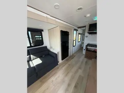 2026 Coachmen Apex Ultra-Lite 244RBST photo 9
