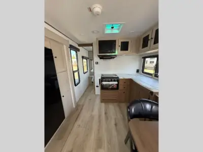 2026 Coachmen Apex Ultra-Lite 244RBST photo 10