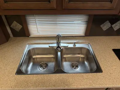 2013 Fleetwood Expedition 38B photo 20