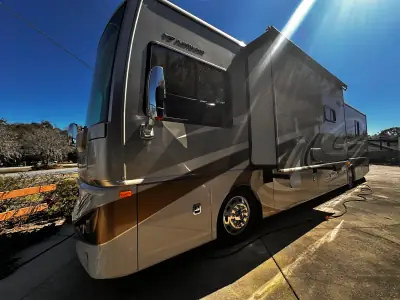 2013 Fleetwood Expedition 38B photo 4