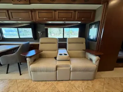 2013 Fleetwood Expedition 38B photo 12
