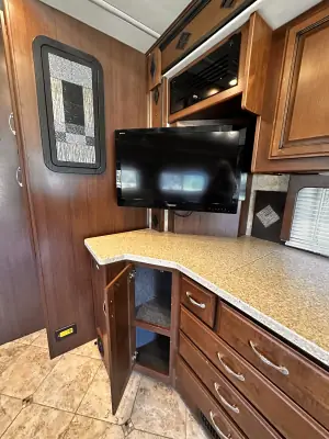 2013 Fleetwood Expedition 38B photo 28