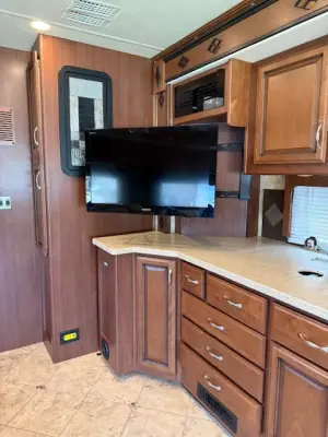 2013 Fleetwood Expedition 38B photo 70