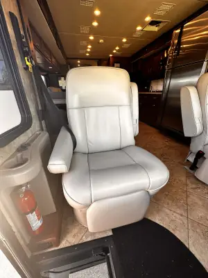 2013 Fleetwood Expedition 38B photo 13