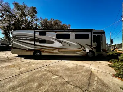 2013 Fleetwood Expedition 38B photo 2