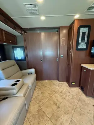 2013 Fleetwood Expedition 38B photo 41