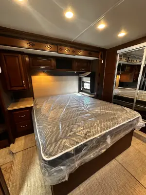 2013 Fleetwood Expedition 38B photo 47