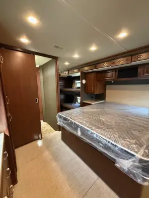 2013 Fleetwood Expedition 38B photo 49