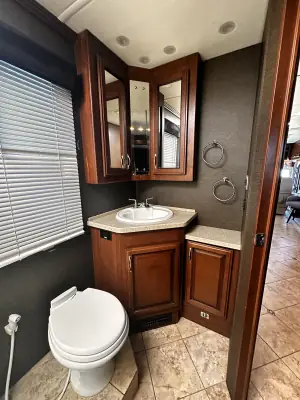 2013 Fleetwood Expedition 38B photo 35