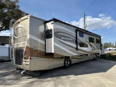 2013 Fleetwood Expedition 38B photo 3