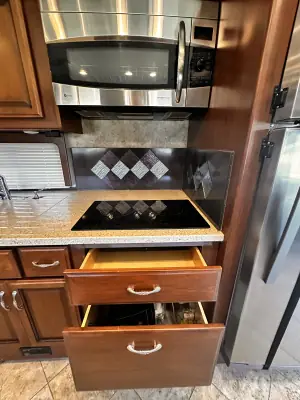 2013 Fleetwood Expedition 38B photo 23