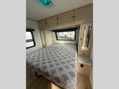 2026 Coachmen Apex Ultra-Lite 242BARV photo 8