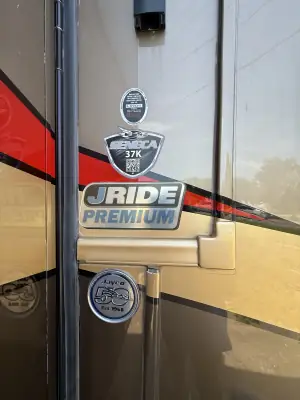 2019 Jayco Seneca 37K photo 3