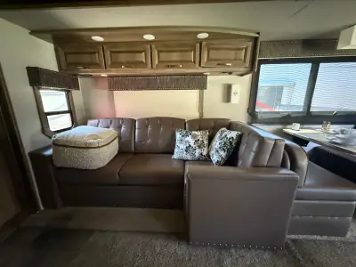 2019 Jayco Seneca 37K photo 28