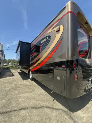 2019 Jayco Seneca 37K photo 16