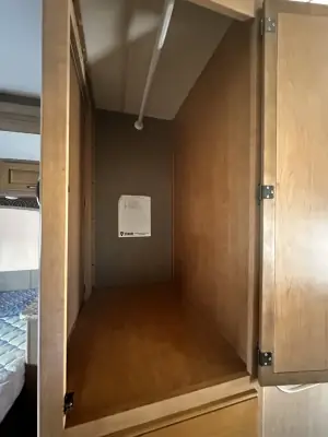 2017 Thor Motor Coach Chateau 24 FS photo 25