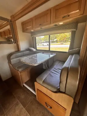 2017 Thor Motor Coach Chateau 24 FS photo 34