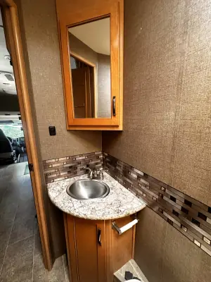 2017 Thor Motor Coach Chateau 24 FS photo 32