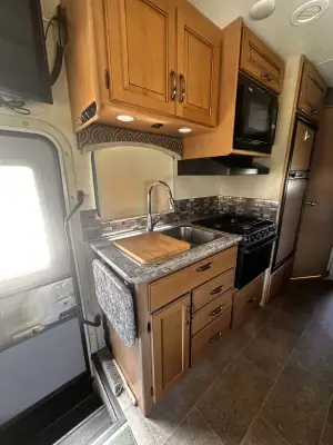 2017 Thor Motor Coach Chateau 24 FS photo 12