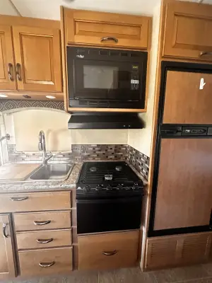 2017 Thor Motor Coach Chateau 24 FS photo 15