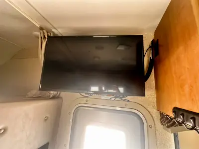 2017 Thor Motor Coach Chateau 24 FS photo 11