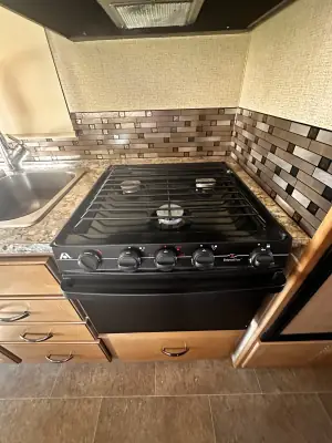 2017 Thor Motor Coach Chateau 24 FS photo 19