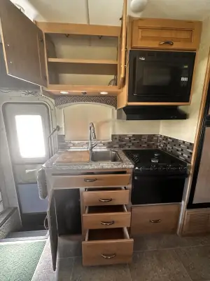 2017 Thor Motor Coach Chateau 24 FS photo 14