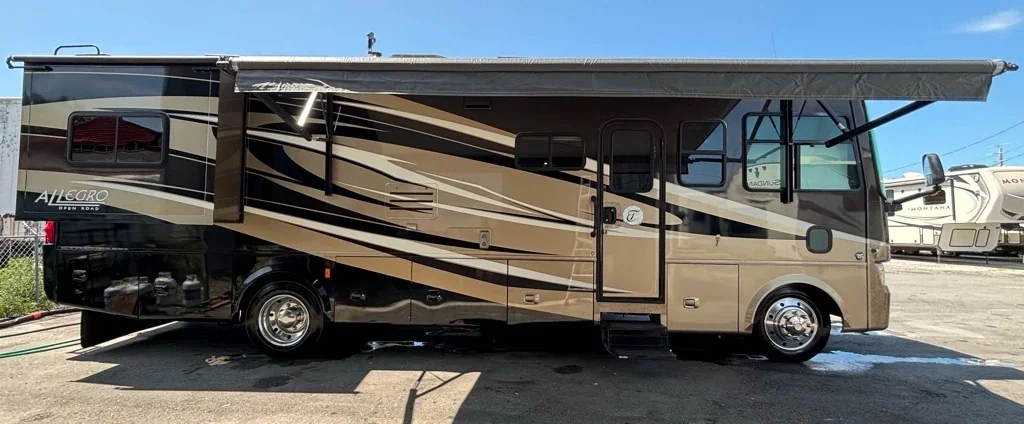 2011 Tiffin Motorhomes ALLEGRO OPEN ROAD 32BA exterior