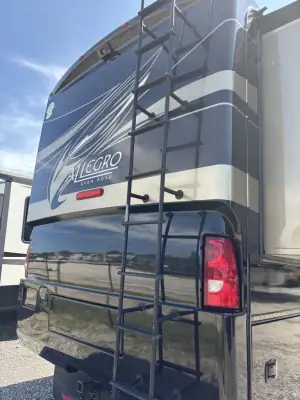 2011 Tiffin Motorhomes ALLEGRO OPEN ROAD 32BA photo 5