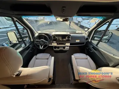 2022 Thor Motor Coach Tiburon Sprinter photo 6