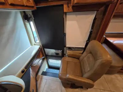 2014 Tiffin Motorhomes ALLEGRO 33AA photo 34